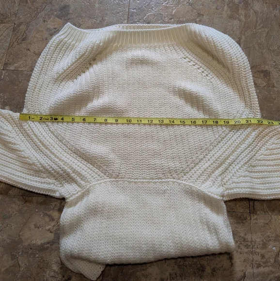 Moon & Madison Medium Cozy‎ Cream Knit Cropped Cowl Neck Sweater - Picture 8 of 10